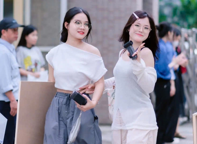 Thí sinh thi năng khiếu vào trường Đại học Kiến trúc Hà Nội hôm 3/7. Ảnh: HAU