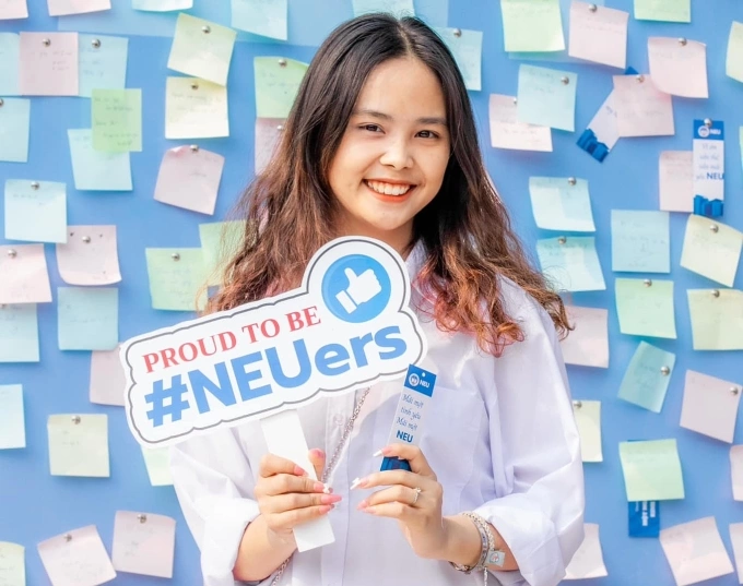 Học sinh trong chuyến tham quan Đại học Kinh tế Quốc dân vào đầu năm 2025. Ảnh: Youth NEU Media