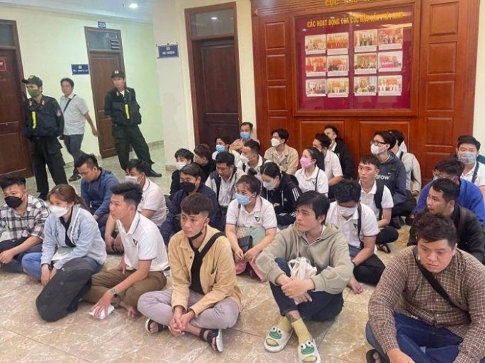 Các nhân viên đòi nợ khi bị bắt, đầu năm 2023, đều trong độ tuổi 20-30. Ảnh: Cơ quan điều tra