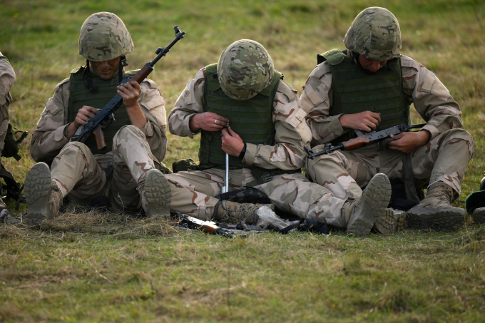 Binh sĩ Ukraine trong khóa huấn luyện gần Durrington, miền nam Anh tháng 10/2022. Ảnh: AFP
