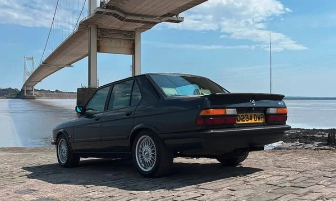 Chiếc BMW ở vị trí được tìm thấy. Ảnh: Chris Harris
