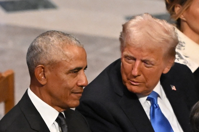 Ông Barack Obama (trái) và ông Donald Trump dự tang lễ cựu tổng thống Jimmy Carter ngày 9/1 tại Washington. Ảnh: AFP