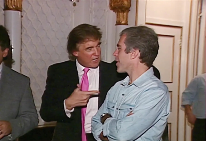 Ông Trump và Epstein tại bữa tiệc ở Mar-a-Lago, bang Florida hồi tháng 11/1992. Ảnh: NBC News