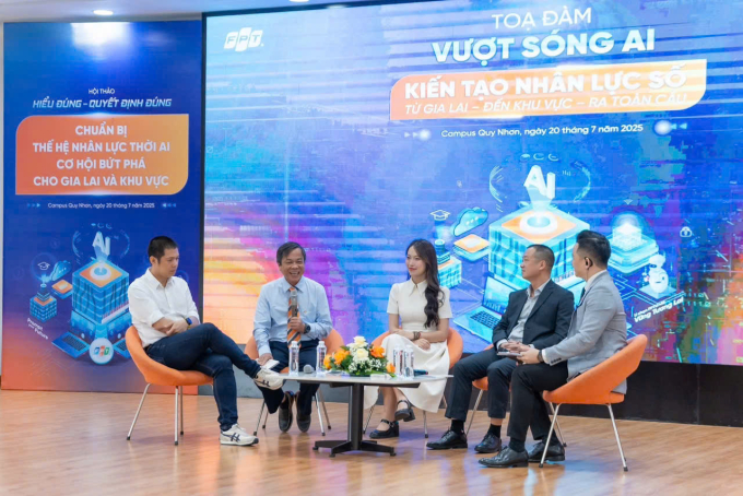 Các diễn giả tại toạ đàm. Ảnh: FPTU
