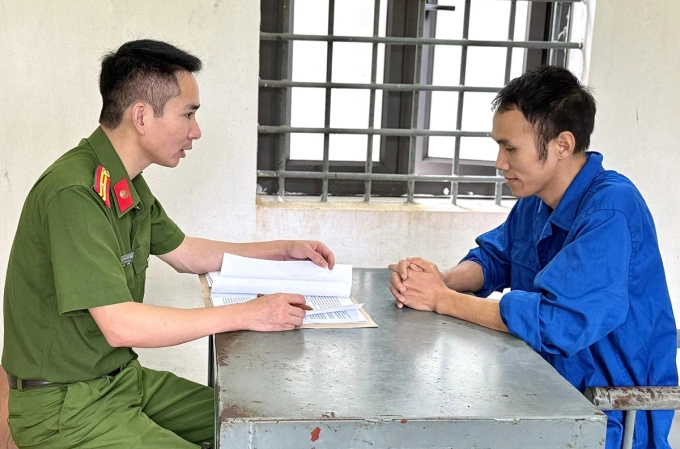 Trần Ngọc Bình tại cơ quan điều tra. Ảnh: Công an cung cấp