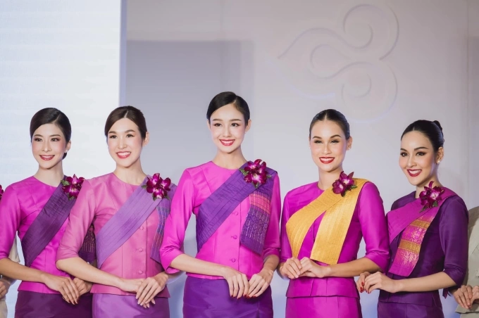 Đồng phục của tiếp viên hàng không Thai Airways. Ảnh: Facebook/Thai Airways