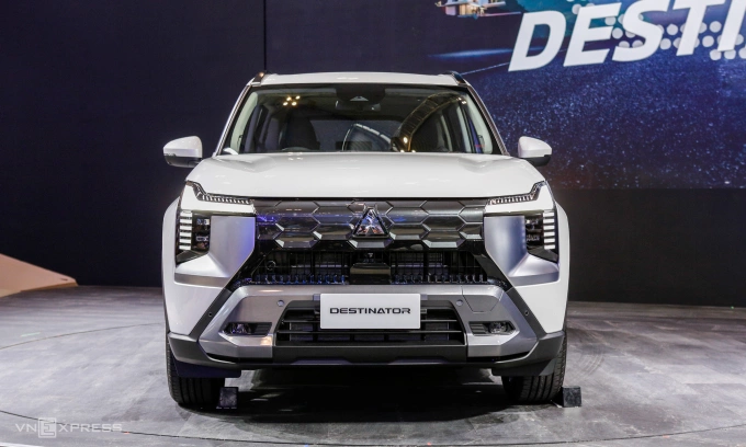 Mẫu CUV cỡ C Mitsubishi Destinator giá 23.600-28.500 USD tại thị trường Indonesia. Ảnh: Lương Dũng