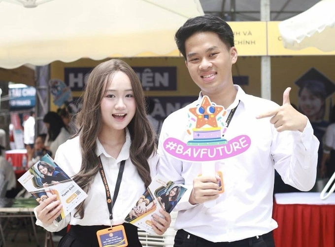 Đại diện Học viện Ngân hàng trong ngày hội tư vấn lựa chọn nguyện vọng 19/7. Ảnh: Học viện Ngân hàng