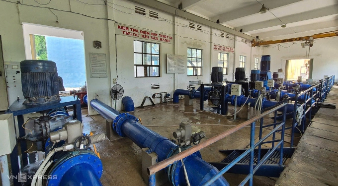 Sáng 23/7, dây chuyền cung cấp nước ở nhà máy Mật Sơn đã khô ráo, hoạt động trở lại. Ảnh: Lê Hoàng