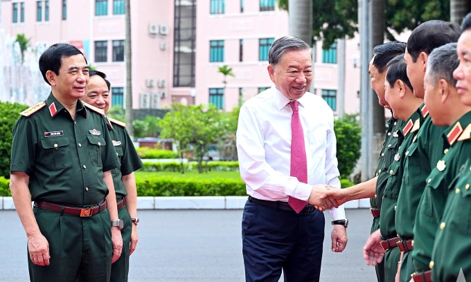 Lãnh đạo Quân ủy Trung ương, Bộ Quốc phòng và Tổng cục Chính trị đón Tổng Bí thư Tô Lâm. Ảnh: Việt Trung