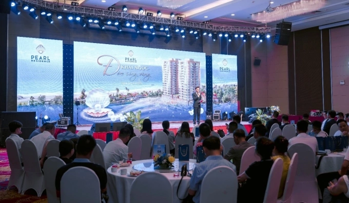 Đông đảo khách hàng và nhà đầu tư tham dự sự kiện Khai ngọc – Đón sóng vàng. Ảnh: CĐT