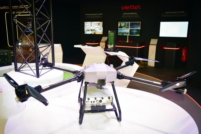 Một phiên bản drone phát sóng di động được Viettel trình diễn tại MWC 2025. Ảnh: VT