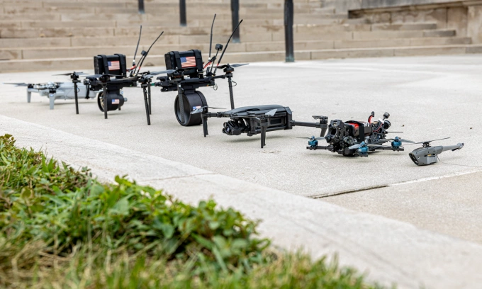 Một số mẫu drone được giới thiệu ở Lầu Năm Góc hôm 10/7. Ảnh: US Marrine