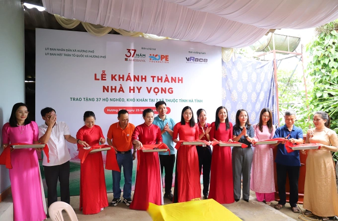 Lễ khánh thành Nhà Hy vọng tại nhà cụ Vấn ở xã Hương Phố, ngày 25/7/2025.Ảnh: Nga Thanh
