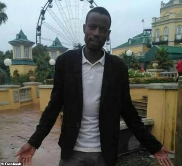Bức ảnh Andrew Ndlovu đăng tải năm 2020 khiến Lehanne Sergison phẫn nộ. Ảnh: Facebook