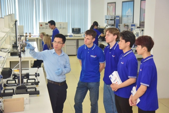 Môi trường học tập đa văn hóa tại USTH. Ảnh: USTH