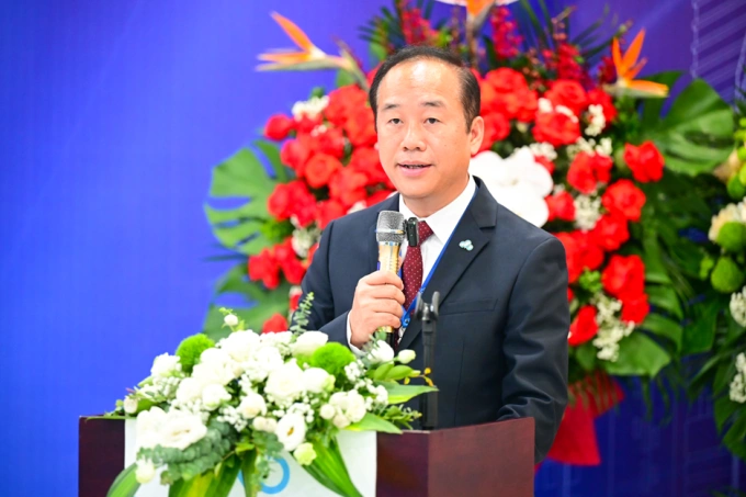 PGS.TS Nguyễn Thanh Tùng phát biểu nhận nhiệm vụ Hiệu trưởng. Ảnh: CMC