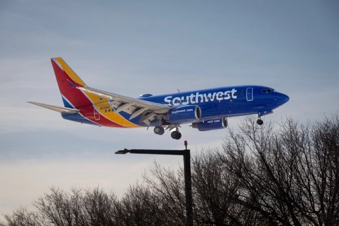 Máy bay của Southwest Airlines chuẩn bị hạ cánh tại sân bay quốc tế Chicago Midway ở thành phố Chicago, bang Illinois, Mỹ hồi tháng 2. Ảnh: AFP