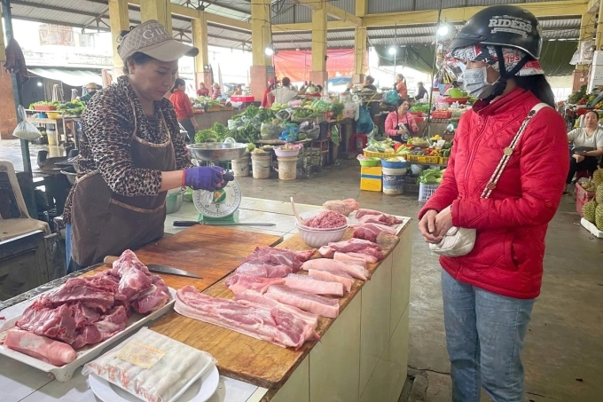 Quầy thịt heo ở chợ Hoa Lư ở Gia Lai ế khách. Ảnh: Trần Hóa