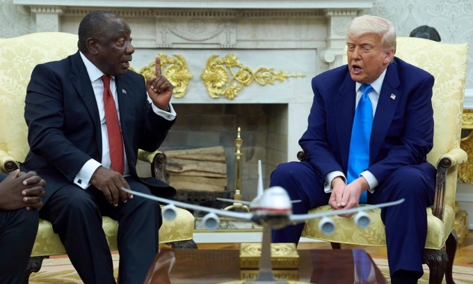 Tổng thống Nam Phi Ramaphosa (trái) và Tổng thống Trump tại Nhà Trắng hôm 21/5. Ảnh: AP