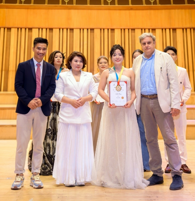 ThS. Lê Thị Hồng Vân giành giải Vàng tại Crescendo International Music Festival & Competition 2025. Ảnh: DTU