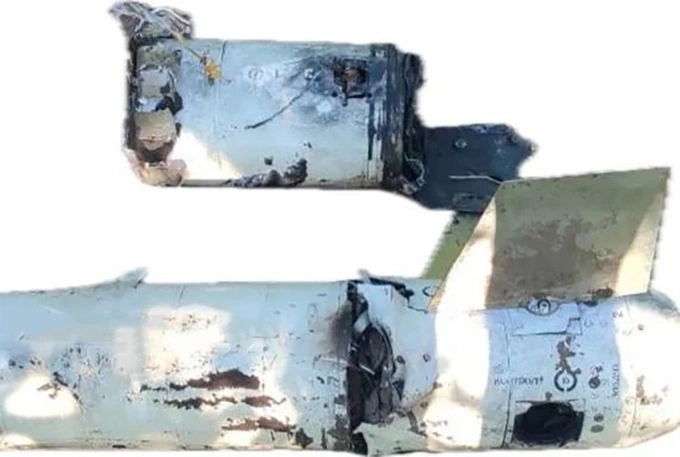 Mảnh tên lửa được cho là R-77M trong ảnh công bố ngày 25/7. Ảnh: War Zone, Polkovnyk GSh