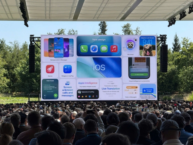 Khung cảnh sự kiện WWDC 2025, giới thiệu hệ điều hành iOS 26 mới. Ảnh: Tuấn Hưng