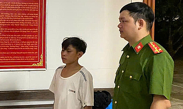Ra đầu thú sau khi cưỡng bức chủ nhà say rượu