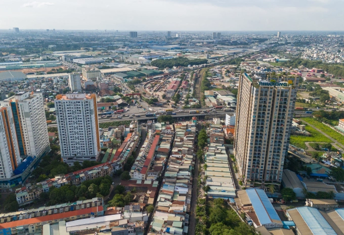 Bất động sản khu đông TP HCM, thuộc phường Dĩ An với các chung cư, nhà phố. Ảnh: Quỳnh Trần