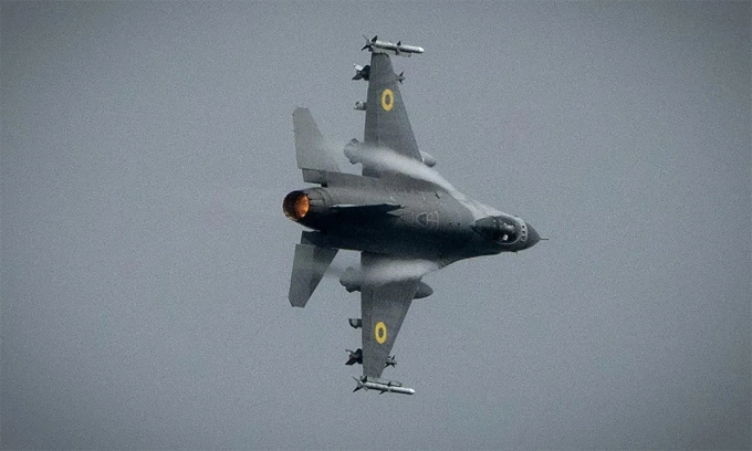 Tiêm kích F-16 Ukraine trong ảnh công bố tháng 8/2024. Ảnh: BQP Ukraine