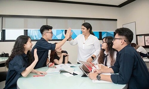 Giải pháp du học tại chỗ, tránh hệ quả 'gia đình ngỗng trời'