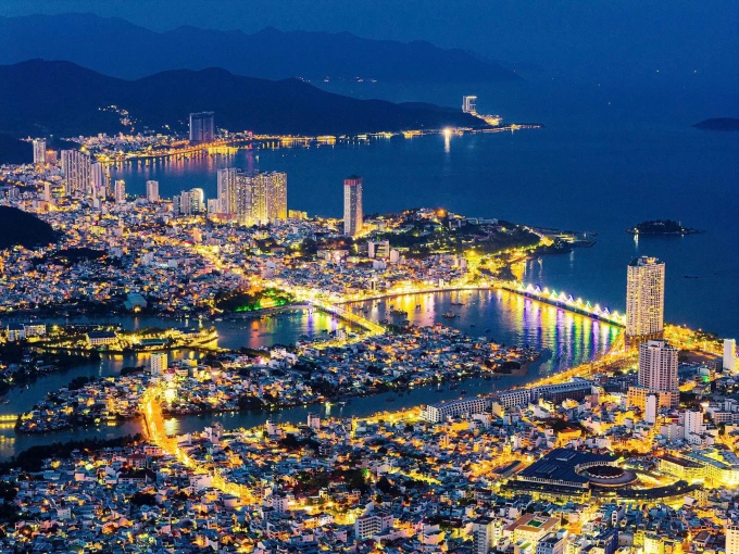 Nha Trang lung linh về đêm. Ảnh: Khoa Trần