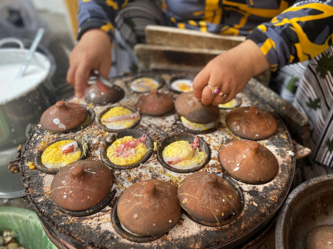 Bánh căn là món ăn yêu thích của người dân Nha Trang. Ảnh: Đông Phong