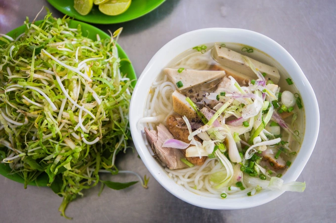 Bún chả cá Nha Trang là món ăn sáng cung cấp nhiều năng lượng. Ảnh: Xuân Phương