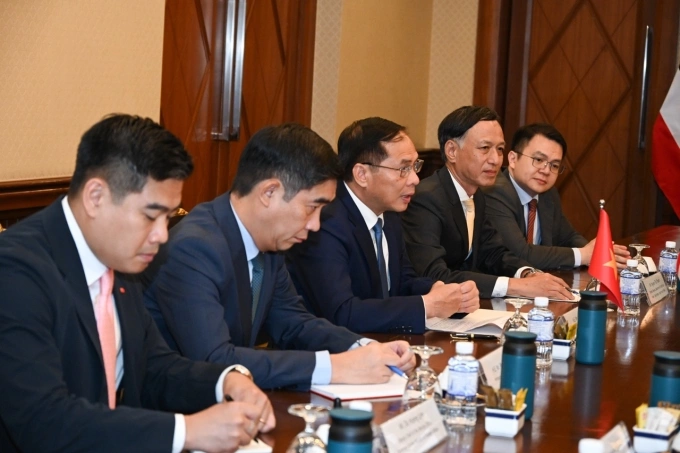 Phó Thủ tướng, Bộ trưởng Ngoại giao Bùi Thanh Sơn (giữa) tại cuộc gặp với Ngoại trưởng Thái Lan Maris Sangiampongsa ở Bangkok ngày 29/7. Ảnh: BNG