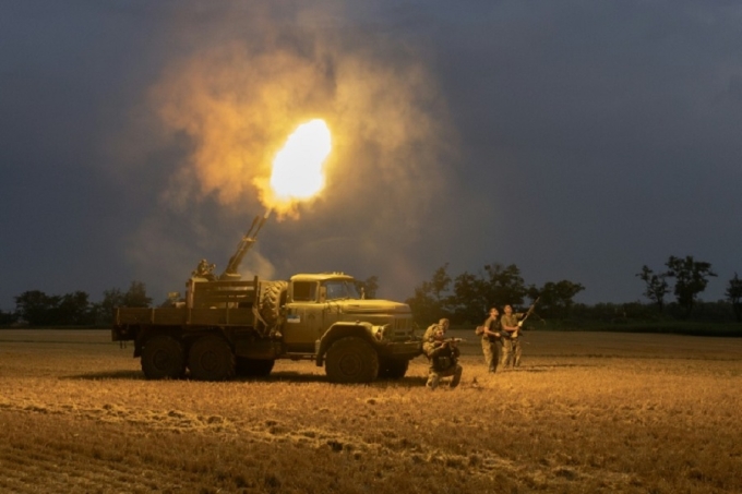 Lính Ukraine đánh chặn đợt tấn công UAV của Nga gần Pavlograd ngày 19/7. Ảnh: AFP