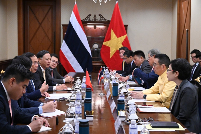 Cuộc gặp giữa Phó Thủ tướng, Bộ trưởng Ngoại giao Bùi Thanh Sơn và Ngoại trưởng Thái Lan Maris Sangiampongsa tại Bangkok ngày 29/7. Ảnh: BNG