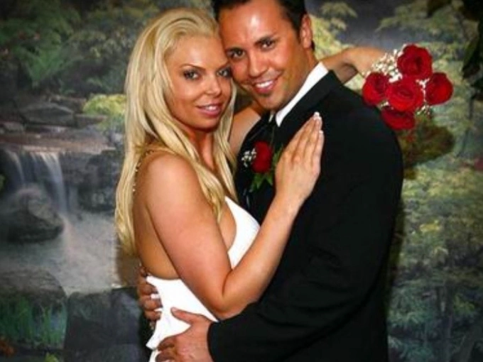 Jasmine Fiore và Ryan Jenkins làm đám cưới ở Las Vegas, tháng 3/2009. Ảnh: TMZ