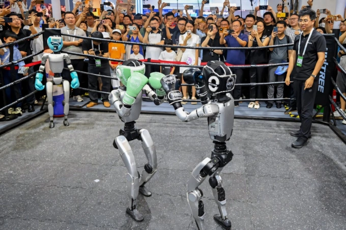 Robot Unitree biểu diễn đấm bốc tại sự kiện WAIC 2025 ở Thượng Hải. Ảnh: Techxplore
