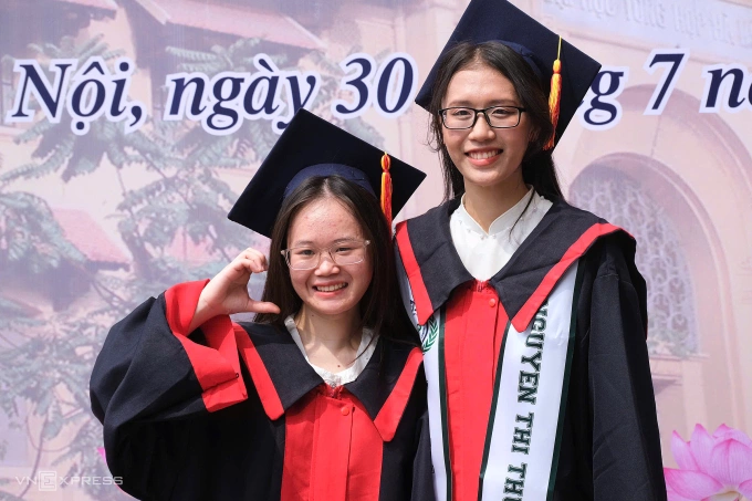 Sinh viên tốt nghiệp trường Đại học Y Dược, Đại học Quốc gia Hà Nội sáng 30/7. Ảnh: Dương Tâm