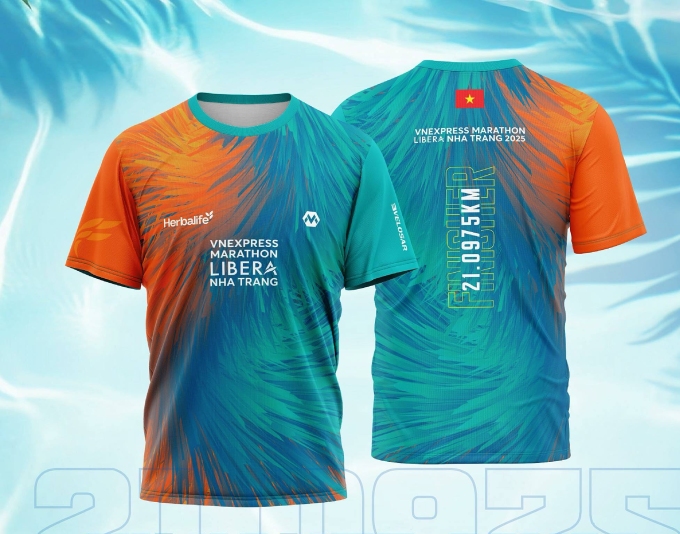 Áo finisher cự ly 21km. Ảnh: VM