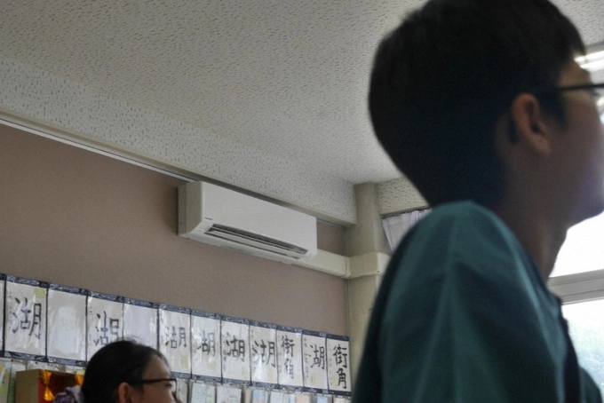 Điều hòa mới lắp đặt tại trường tiểu học Toen, quận Toyohira, Sapporo. Ảnh: Mainichi