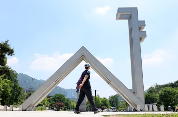Khuôn viên Đại học Quốc gia Seoul. Ảnh: Chosun