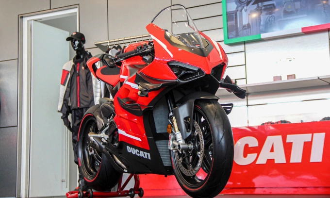 Siêu môtô Ducati Superleggera V4 giá gần 6 tỷ đồng tại đại lý ở TP HCM, tháng 4/2022. Ảnh: Phạm Trung