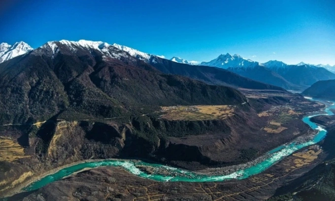 Sông Nhã Lỗ Tạng Bố có độ dài hơn 2.057 km và độ dốc 6.000 m. Ảnh: China Week