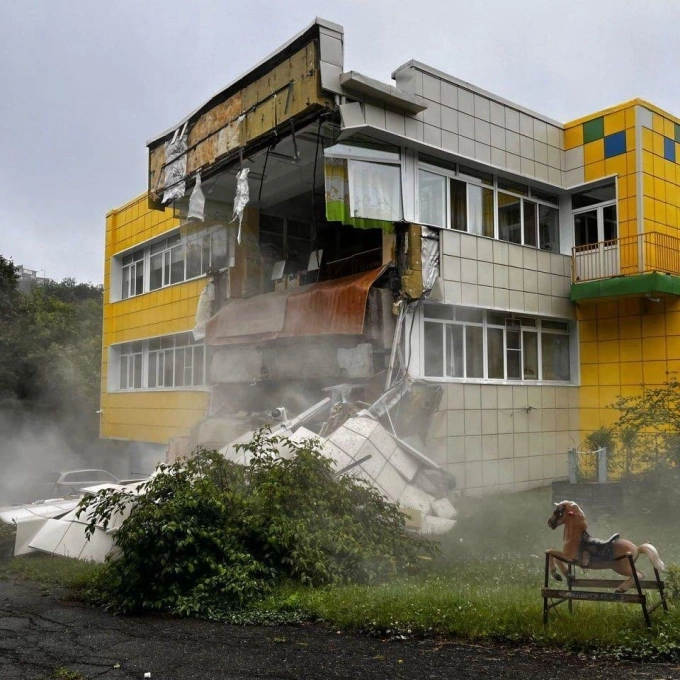 Trường mẫu giáo trên bán đảo Kamchatka bị hư hại do động đất. Ảnh: RIA Novosti