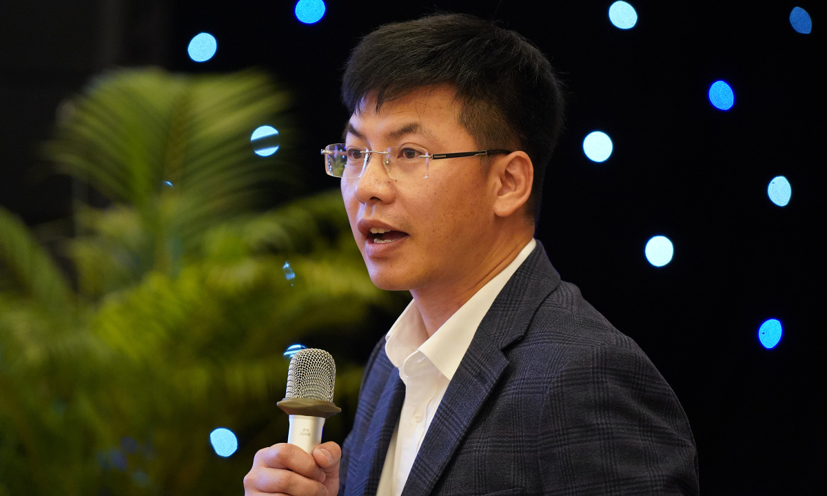 'Nên phổ cập AI toàn dân trước khi tính chuyện nghiên cứu'