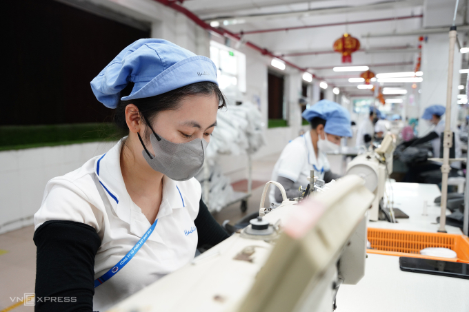 Công nhân làm việc tại Công ty cổ phần Dệt may 29/3, Đà Nẵng. Ảnh: Nguyễn Đông
