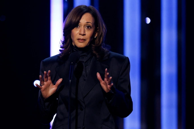 Cựu phó tổng thống Kamala Harris phát biểu tại thành phố Pasadena, bang California ngày 22/2. Ảnh: Reuters