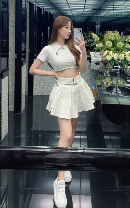 Kitty trong một outfit thể thao ngày thường.